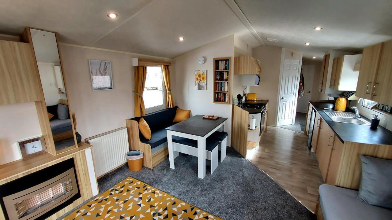 Fab 3 Bedroom Caravan Sleeps 8 Close To The Beach Kinmel Bay Eksteriør bilde