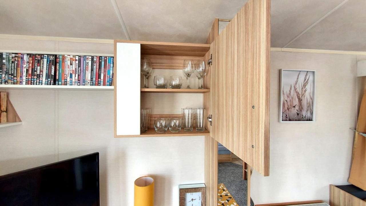 Fab 3 Bedroom Caravan Sleeps 8 Close To The Beach Kinmel Bay Eksteriør bilde