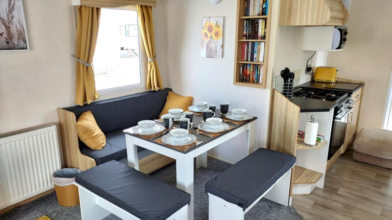 Fab 3 Bedroom Caravan Sleeps 8 Close To The Beach Kinmel Bay Eksteriør bilde