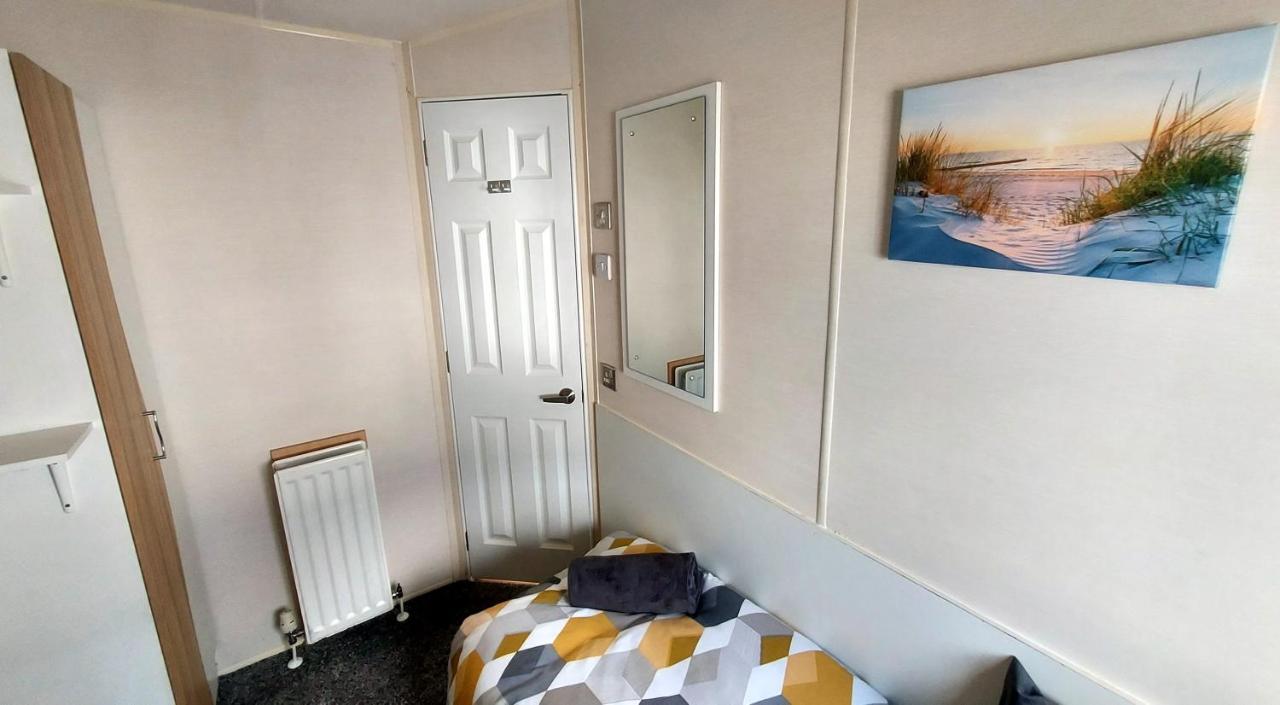 Fab 3 Bedroom Caravan Sleeps 8 Close To The Beach Kinmel Bay Eksteriør bilde