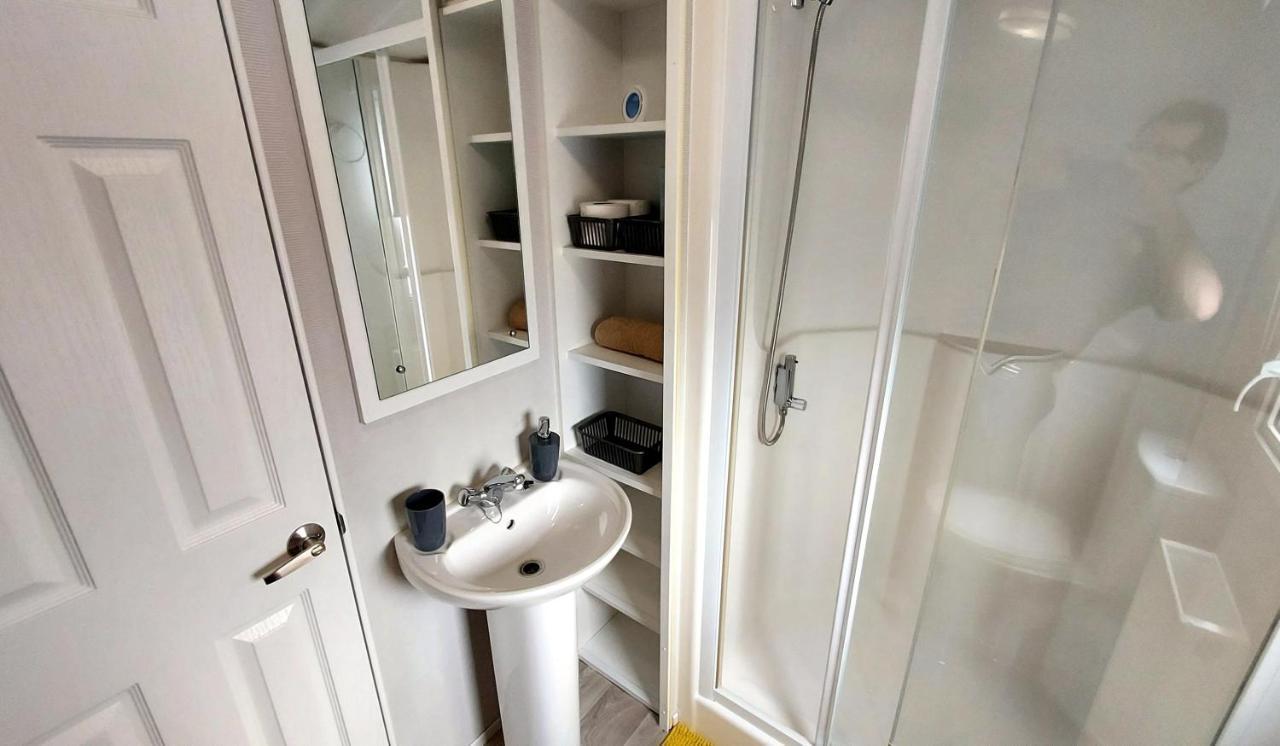 Fab 3 Bedroom Caravan Sleeps 8 Close To The Beach Kinmel Bay Eksteriør bilde