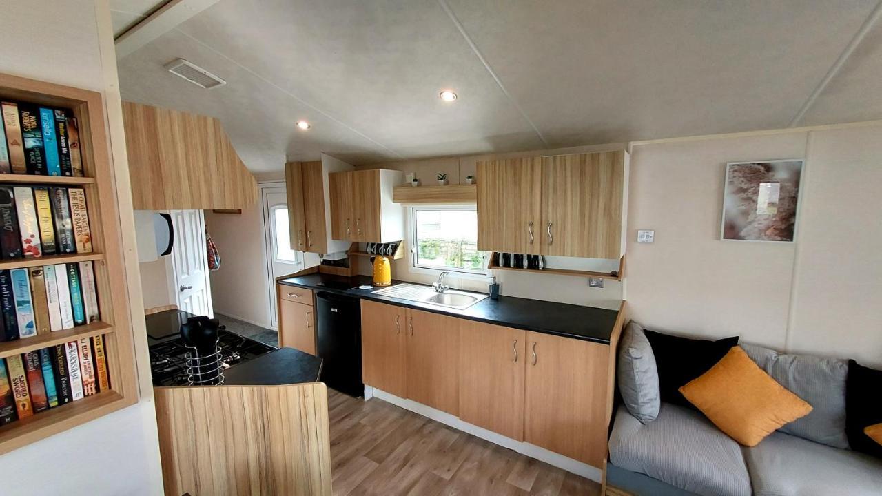 Fab 3 Bedroom Caravan Sleeps 8 Close To The Beach Kinmel Bay Eksteriør bilde