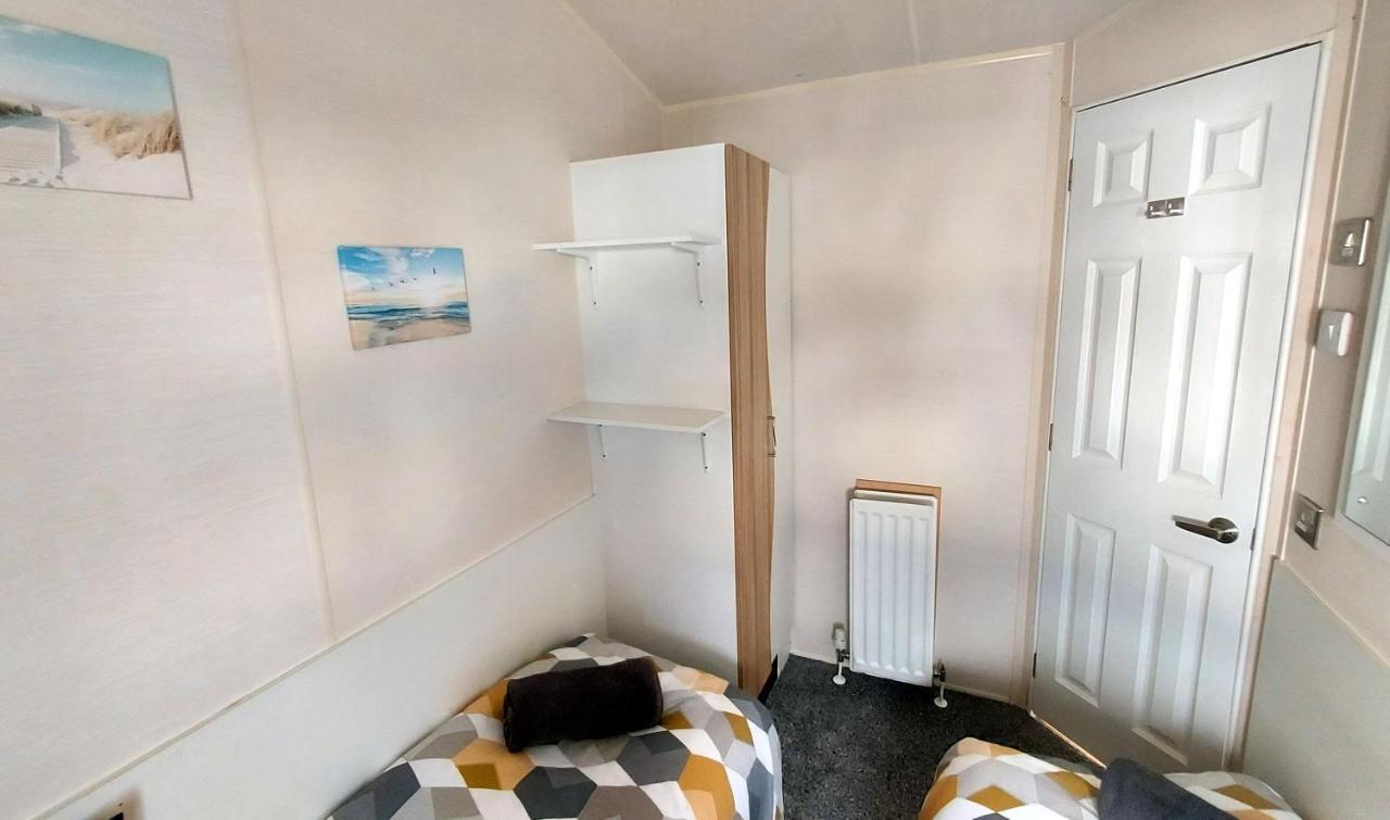 Fab 3 Bedroom Caravan Sleeps 8 Close To The Beach Kinmel Bay Eksteriør bilde