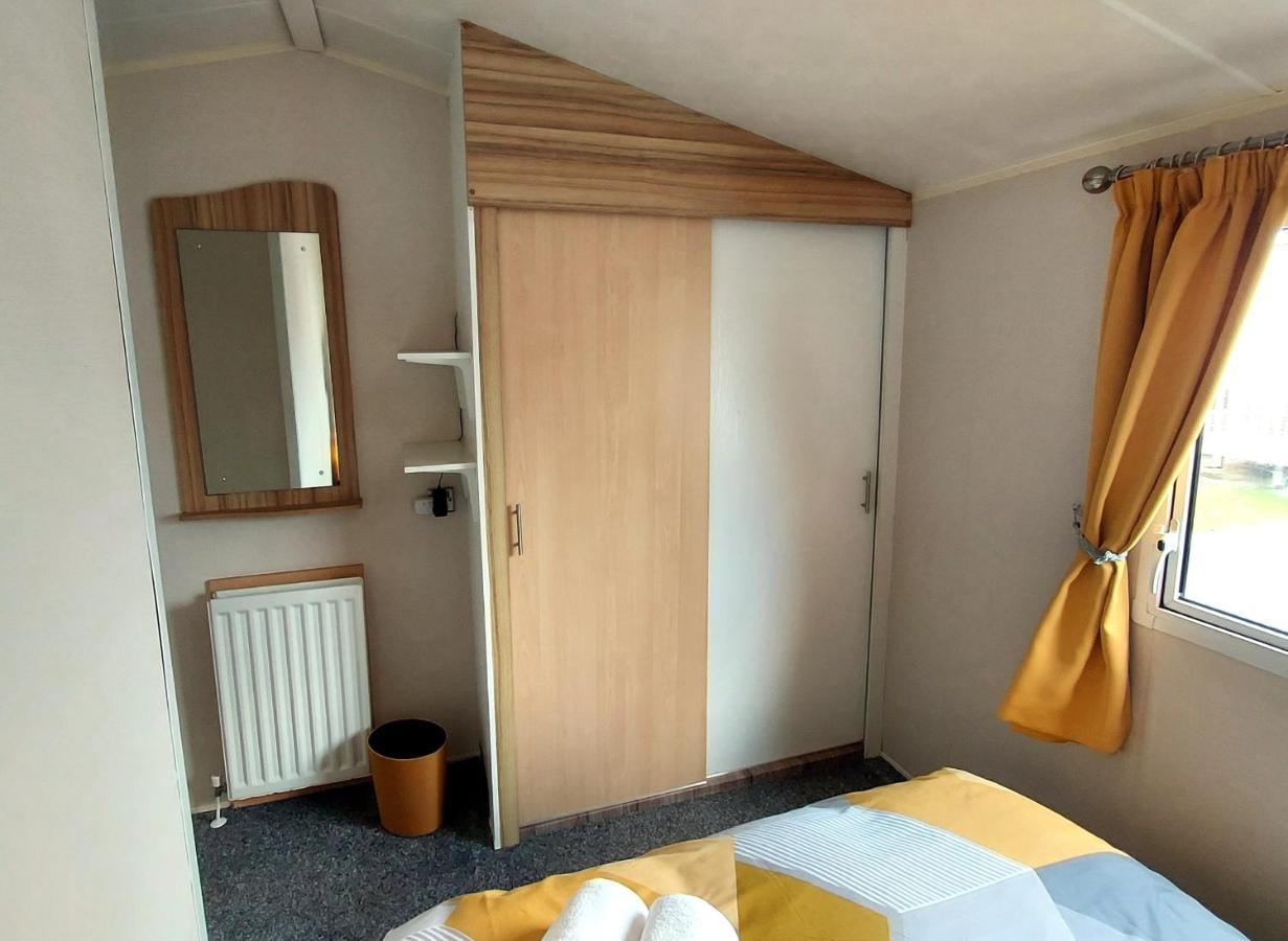 Fab 3 Bedroom Caravan Sleeps 8 Close To The Beach Kinmel Bay Eksteriør bilde