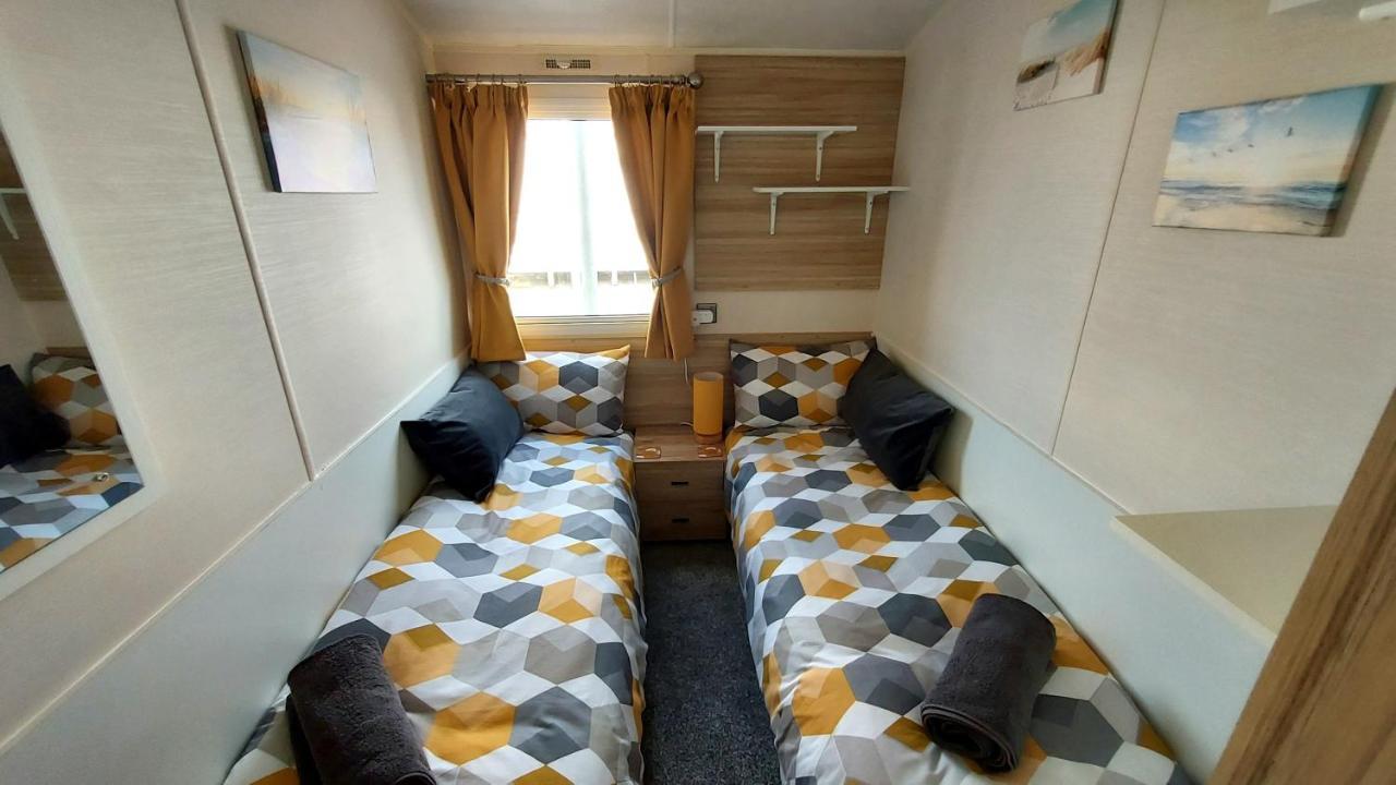 Fab 3 Bedroom Caravan Sleeps 8 Close To The Beach Kinmel Bay Eksteriør bilde