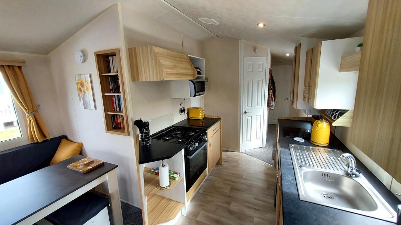 Fab 3 Bedroom Caravan Sleeps 8 Close To The Beach Kinmel Bay Eksteriør bilde