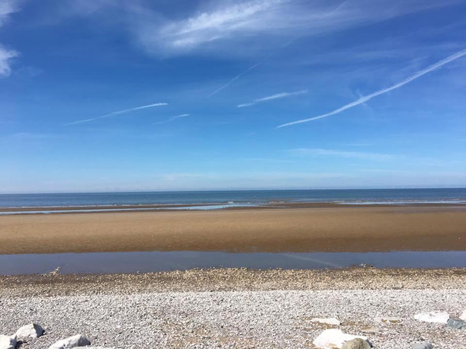 Fab 3 Bedroom Caravan Sleeps 8 Close To The Beach Kinmel Bay Eksteriør bilde